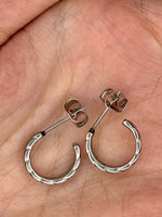 Celtic Knot Hoop Earrings. (s377)