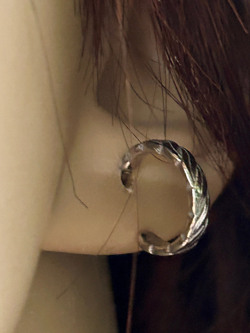 Celtic Knot Hoop Earrings. (s377)