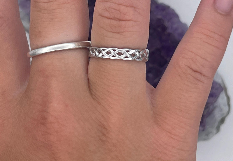 Sterling Silver love knot band ring, (CSS13)