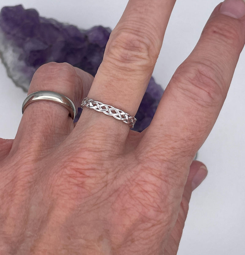 Sterling Silver love knot band ring, (CSS13)