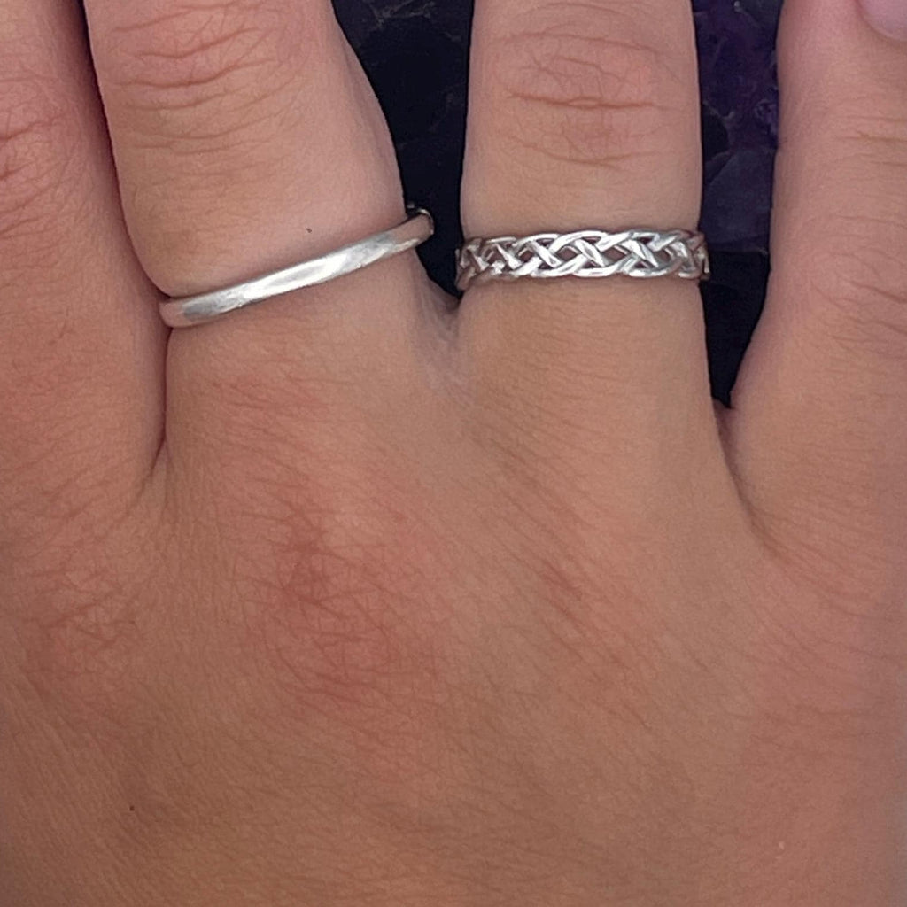 Sterling Silver love knot band ring, (CSS13)