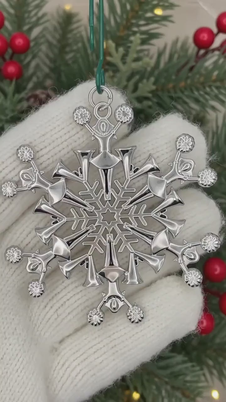 Cheerleader SnowWonders® Christmas Ornament Snowflake ( SW6102) Personalized & Custom