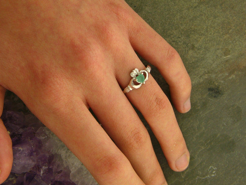 Dainty EMERALD Sterling Silver Claddagh Ring BQ1015 - Shop Palmers