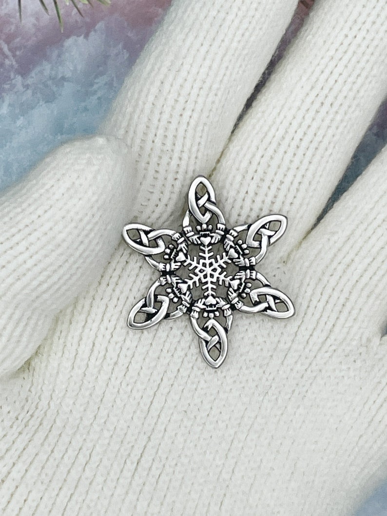 Necklace CELTIC Claddagh SnowWonders® Necklace Snowflake (SWJ2)