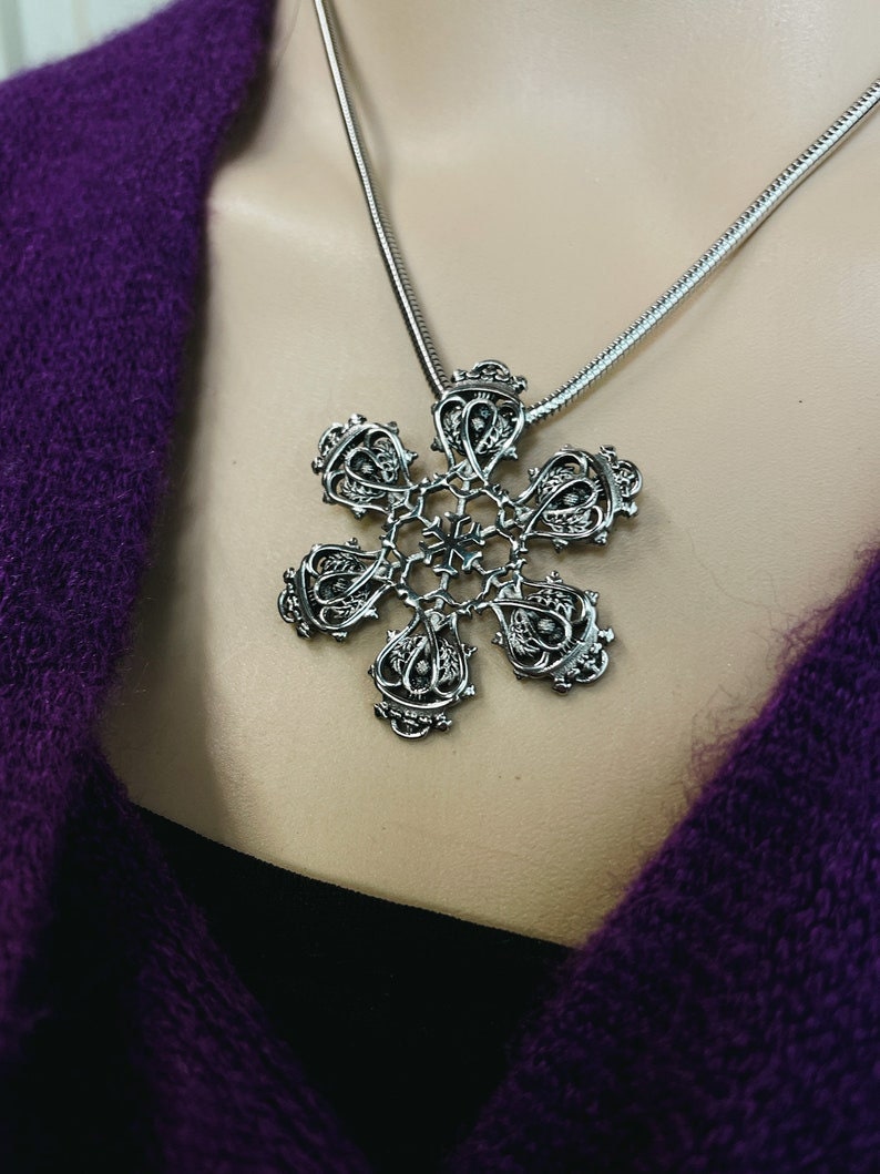 Necklace Scottish Thistle & Luckenbooth SnowWonders® Necklace Snowflake (SWJ3)