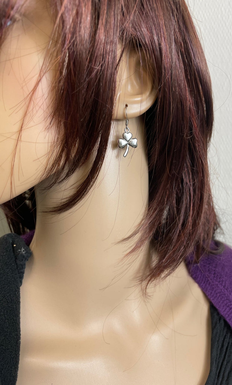 Silver Shamrock dangle Earring (s256)