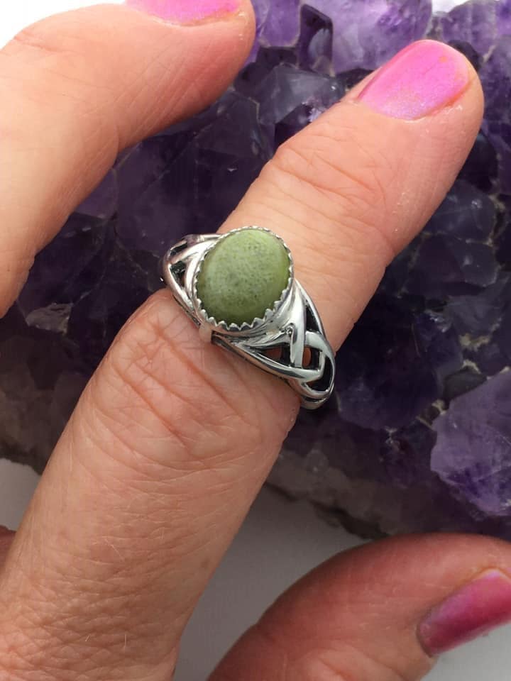 Sterling Silver Trinity Knot Connemara Ireland Stone Ring (HM30)