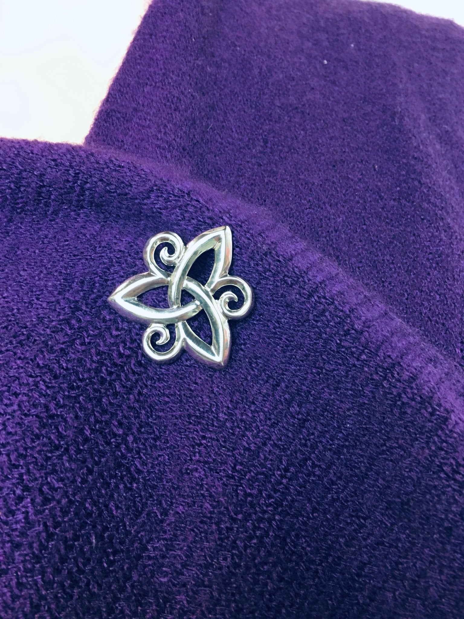 Trinity Pin Ring Three-Dimensional Trinity Triskele Pin (JPEW5993) – Shop Palmers