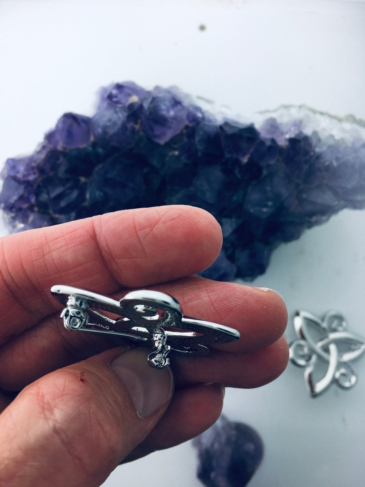 Trinity Pin Ring Three-Dimensional Trinity Triskele Pin (JPEW5993) – Shop Palmers