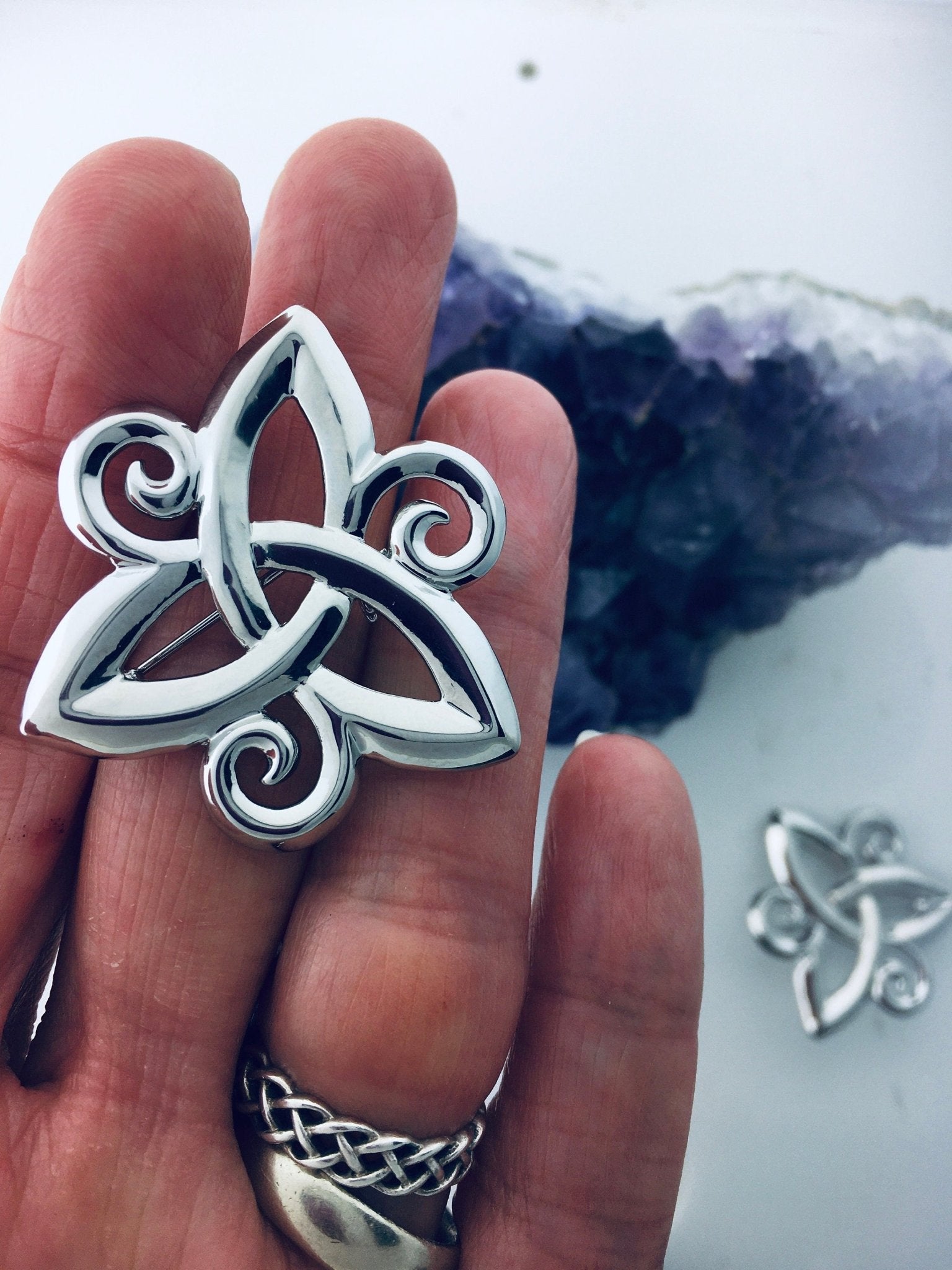 Trinity Pin Ring Three-Dimensional Trinity Triskele Pin (JPEW5993) – Shop Palmers