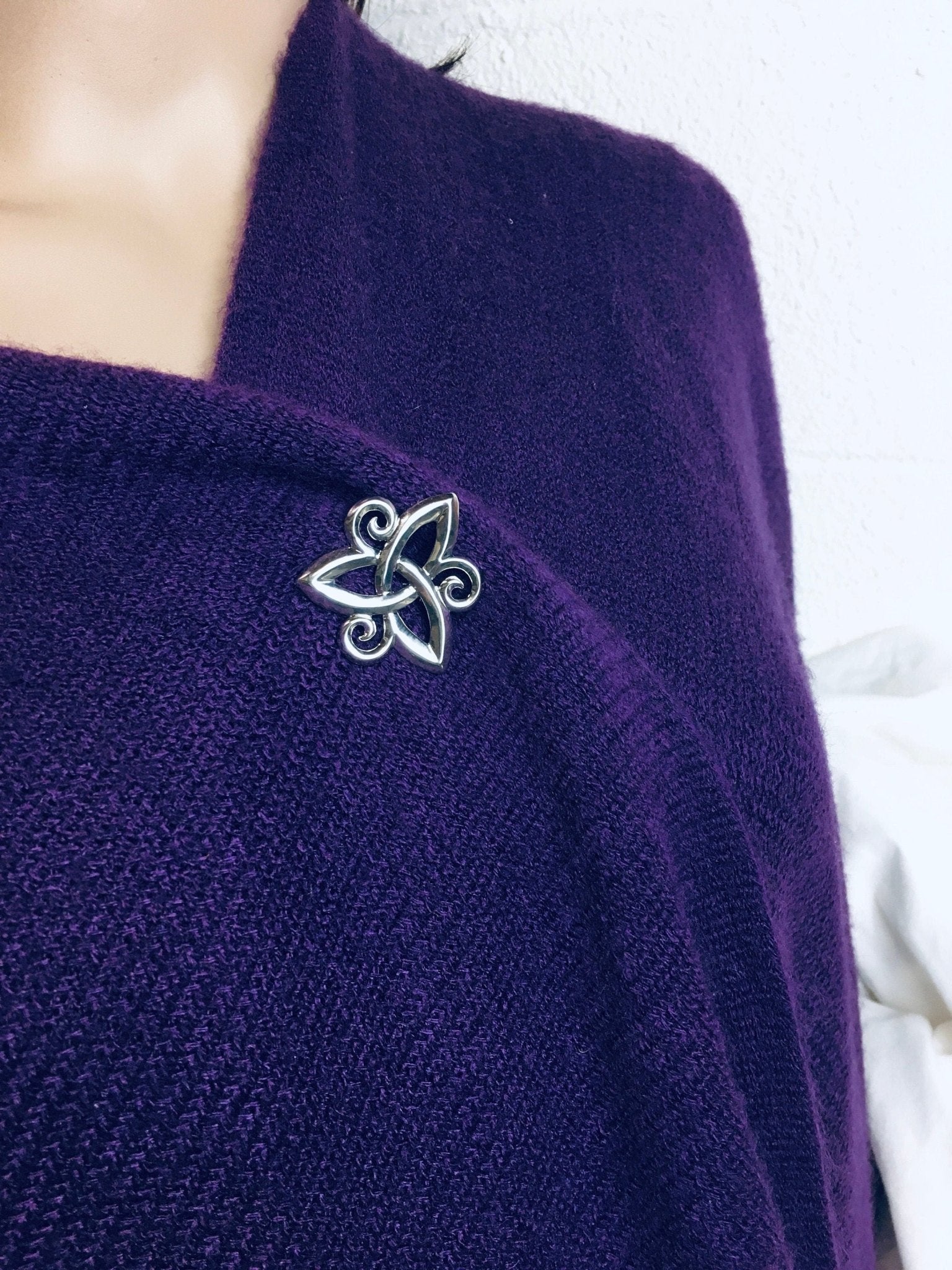 Trinity Pin Ring Three-Dimensional Trinity Triskele Pin (JPEW5993) – Shop Palmers