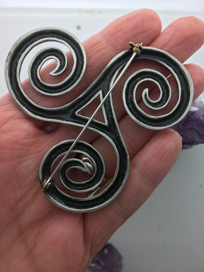 Triskele Celtic Kilt Sash Coat Pin (JPEW6067)